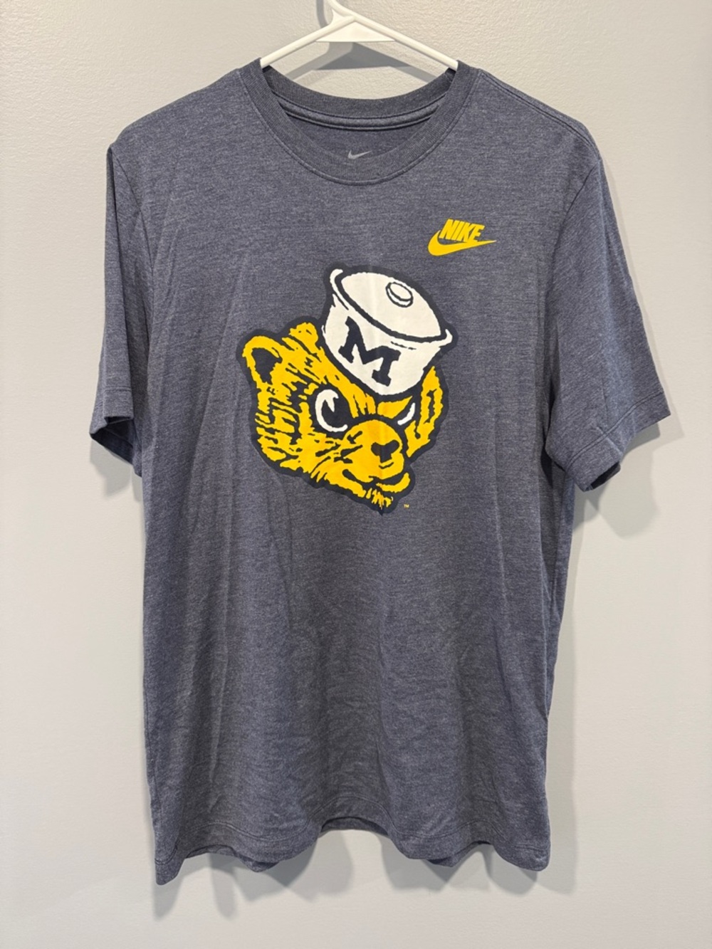 Nike University of Michigan Wolverines T-shirt. Size Medium. Unisex tee